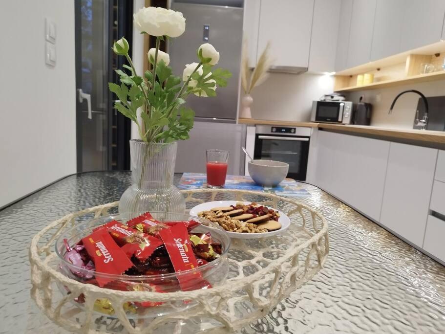 Floral Home 1 - Ground Floor Apt With Courtyard And Private Parking! Athens Exterior photo
