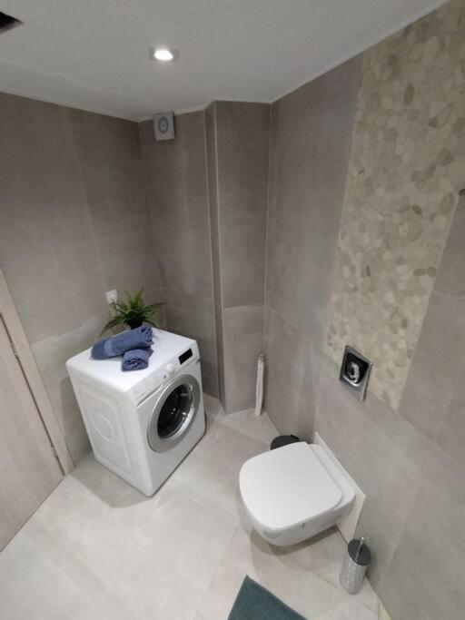 Floral Home 1 - Ground Floor Apt With Courtyard And Private Parking! Athens Exterior photo