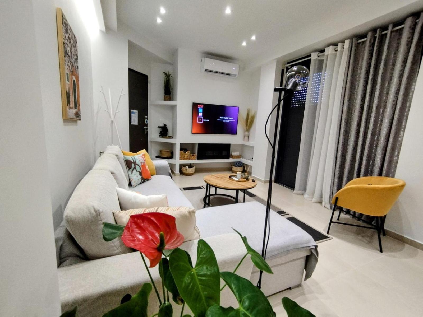 Floral Home 1 - Ground Floor Apt With Courtyard And Private Parking! Athens Exterior photo